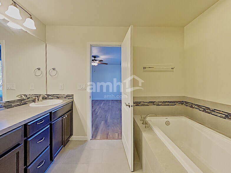 Building Photo - 14017 67th Ave E