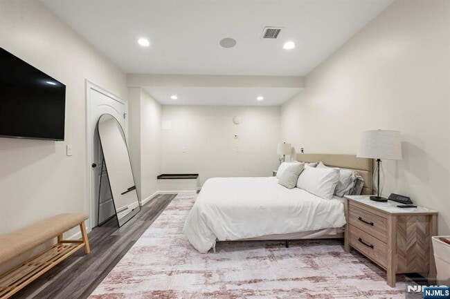 Building Photo - 19 Adams St