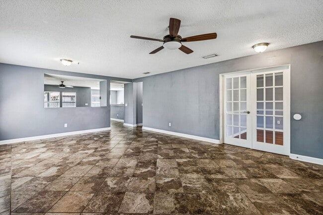 Building Photo - Charming 3-Bedroom Home with Fenced Yard