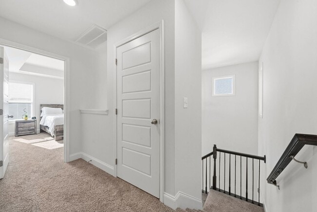 Building Photo - 3 Bedroom 2 1/2 Bath Home For Rent Near Post!