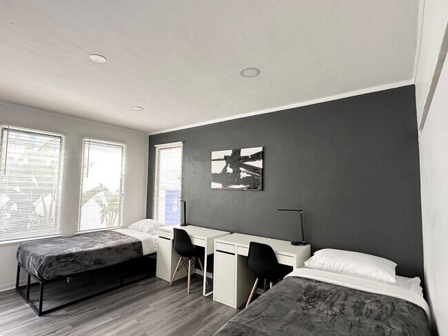 Building Photo - 832 Hilgard Ave