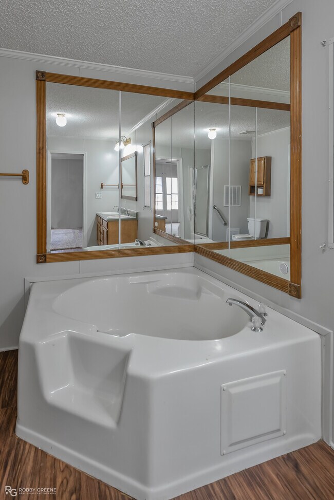 Building Photo - 409 Wildoak Dr