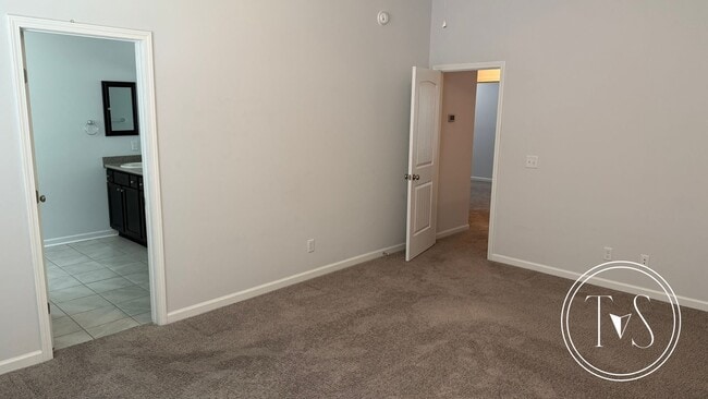 Building Photo - SUMMER MOVE-IN SPECIAL: $1000 OFF 1ST MONT...