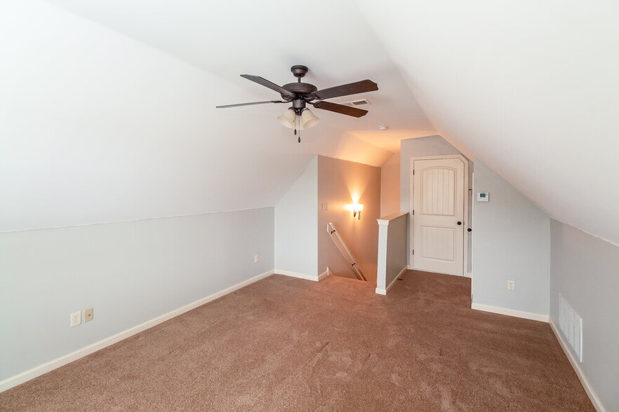 Building Photo - 3145 Pinetree Loop N
