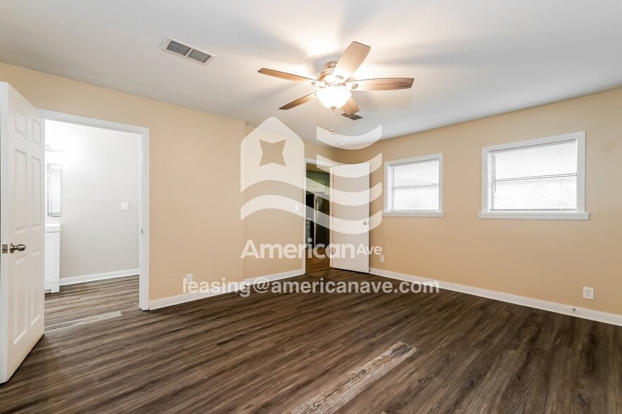 Building Photo - 475 Lowe Cir