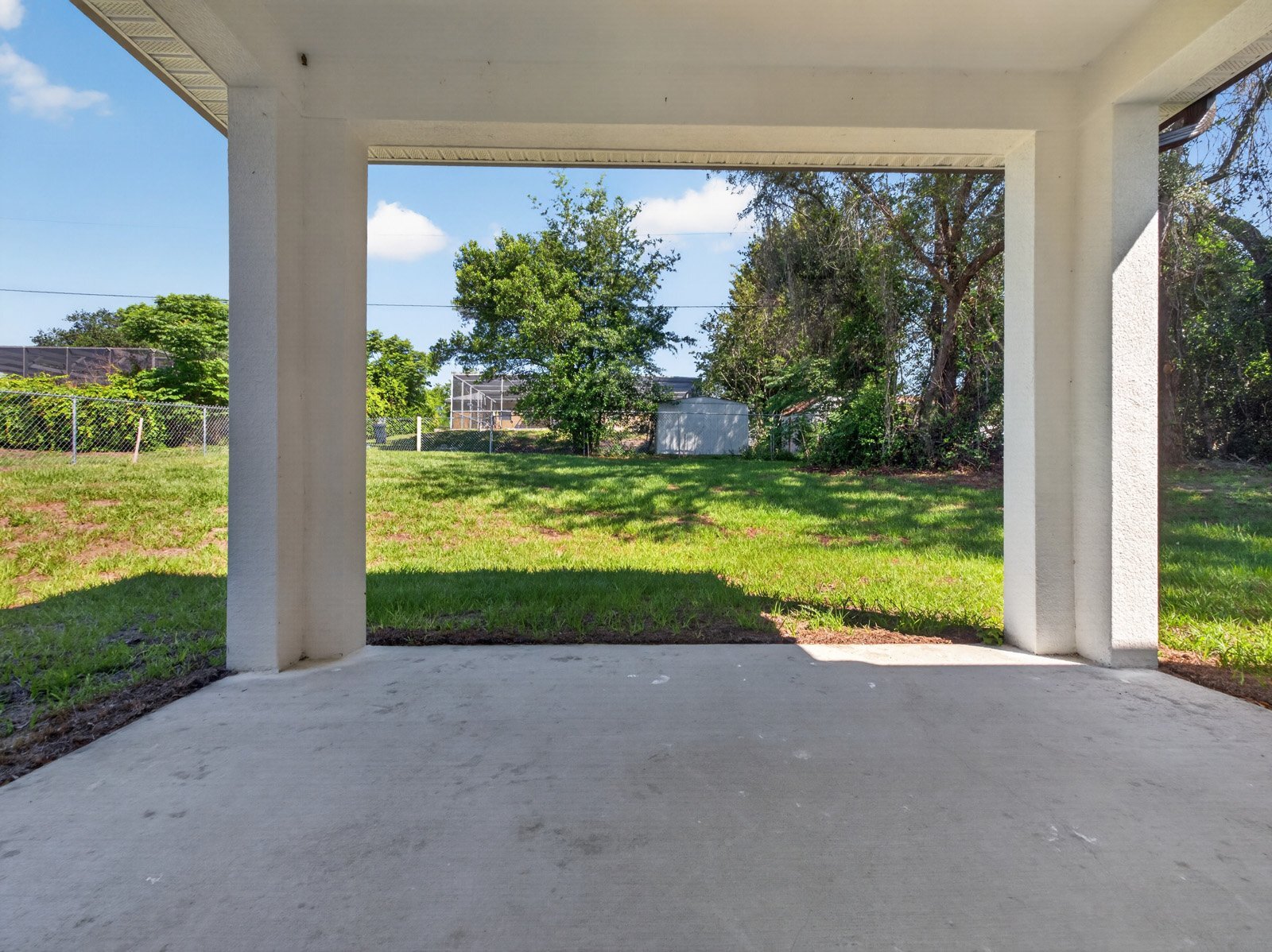 Building Photo - 922 N Fairbairn Dr