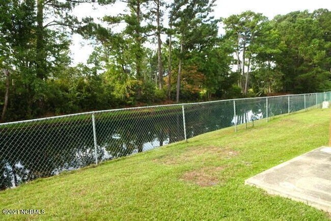 Building Photo - Silver Creek Village | 2 Bed, 2 Bath | Mon...