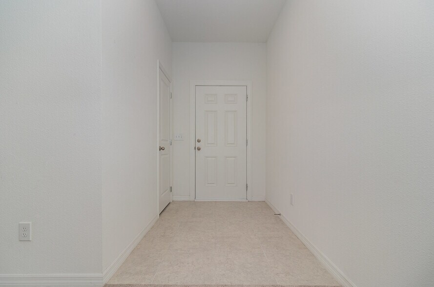 Building Photo - 5876 Bovine Dr