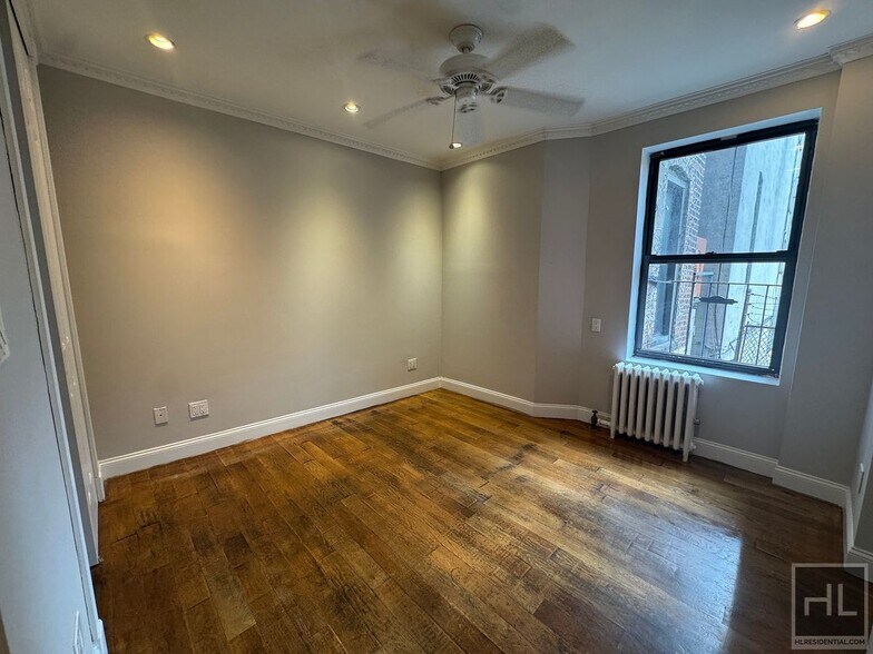 Building Photo - Mott Street