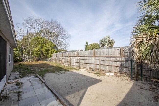 Building Photo - 11214 Linden Ln