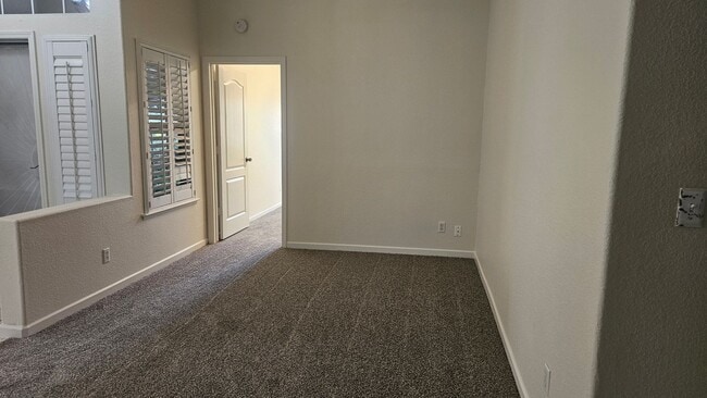 Building Photo - GORGEOUS CLOVIS UNIFIED 4 BEDROOM HOME!
