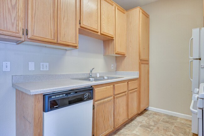 Building Photo - NE Near Nellis! Gated! Community Pool, Spa...