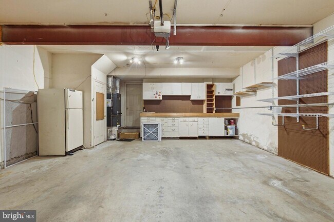 Building Photo - 427 Lessin Dr