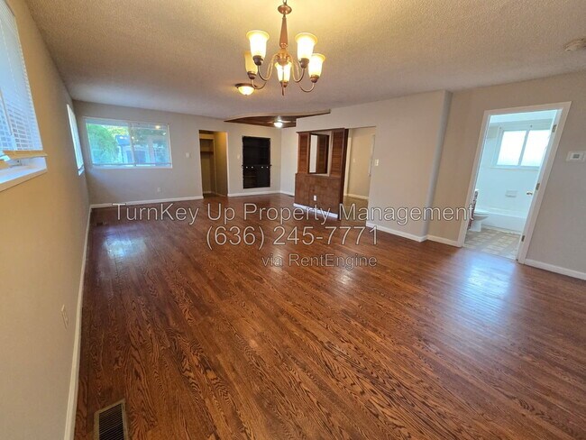 Building Photo - 2223 Lovett Dr