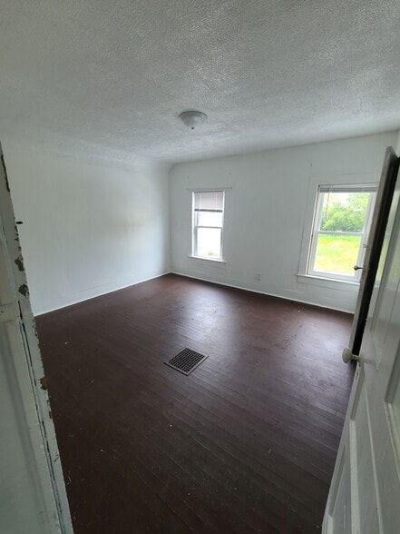 Building Photo - 57436 4th St
