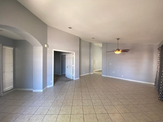 Building Photo - Henderson Cutie