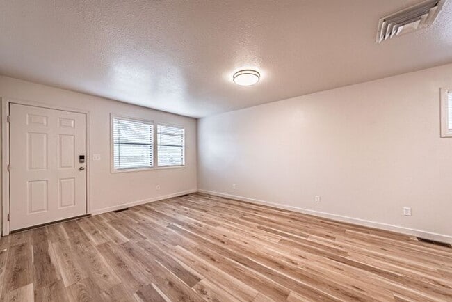 Building Photo - Renovated Cozy 2-Bedroom Duplex |Utilities Included! | Move-In Special - 50% off the first month’...