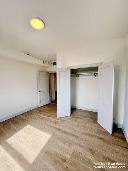 Building Photo - 475 Commonwealth Ave