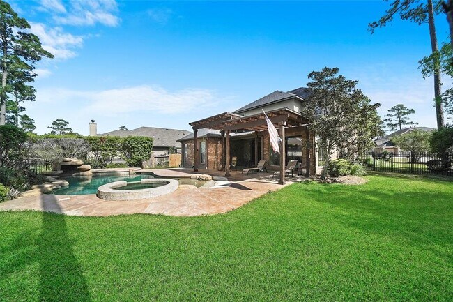 Building Photo - 25207 Hideaway Run Dr