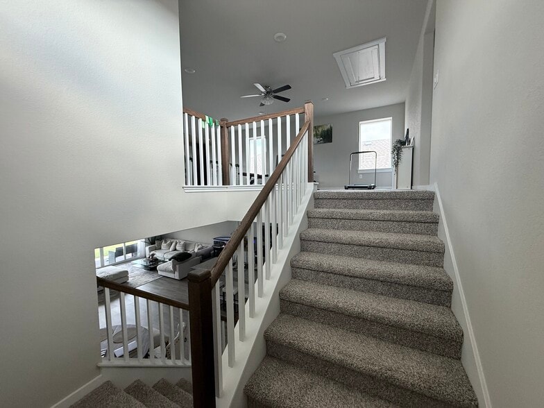 Building Photo - 2024 Wilsons Warbler Dr