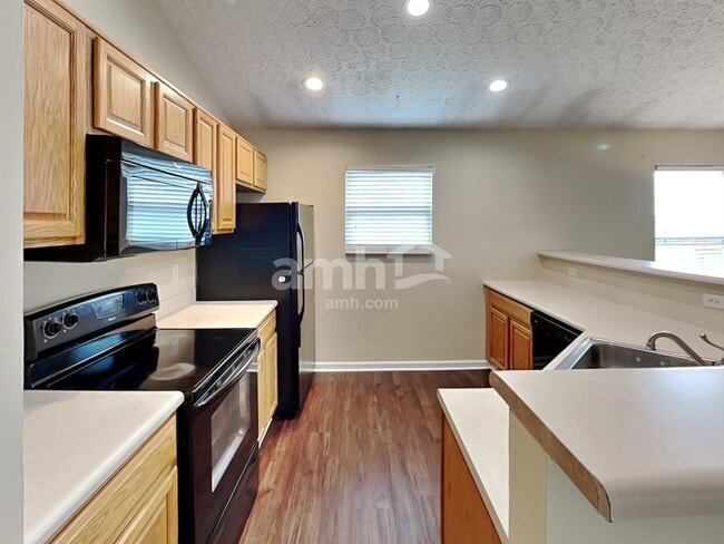 Building Photo - 8 Danielson Cir