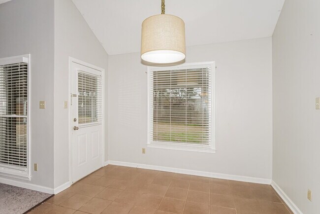 Building Photo - 11059 Bonnie Creek Cove