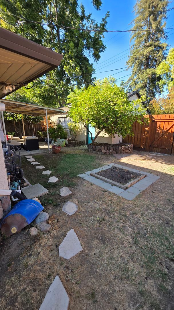 Building Photo - EAST SAC - FURNISHED