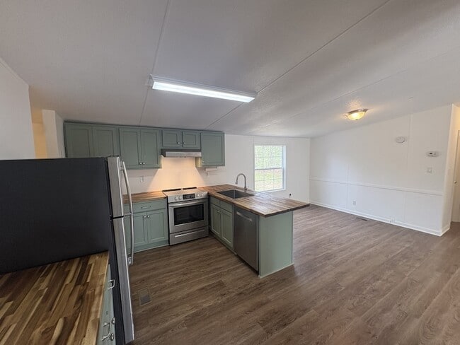 Building Photo - 3679 Rocky Glade Rd