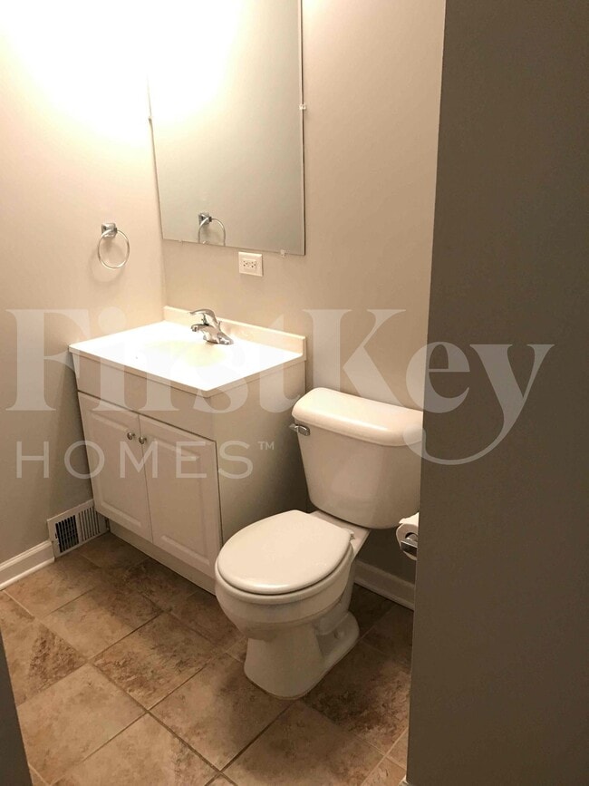 Building Photo - 17621 Grandview Dr