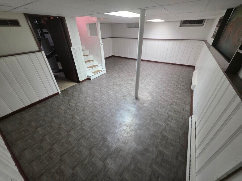 Building Photo - 19 Lakeview Ave