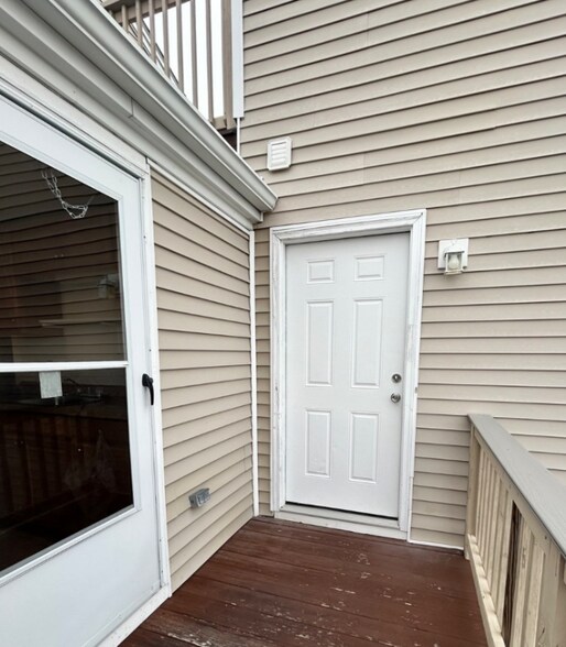 Building Photo - 67 Pleasant St