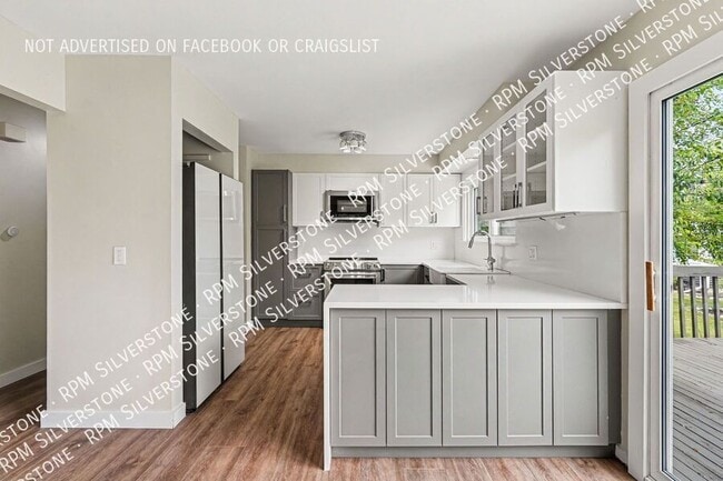 Building Photo - 452 Farmridge Ct