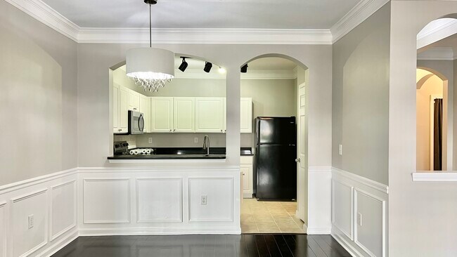 Building Photo - 1850 Cotillion Dr