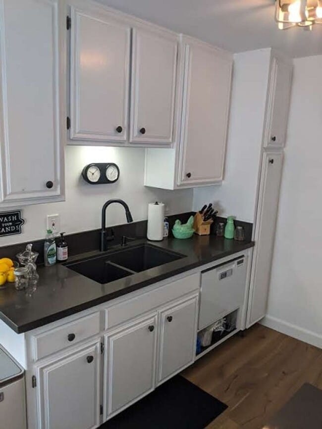 Building Photo - 1 Bedroom-1 Bathroom Single Story Condo in the La Mesa Village