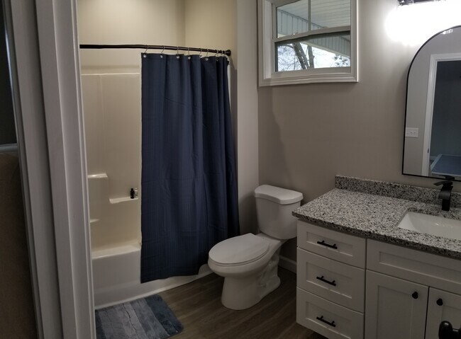 Building Photo - 13 Bigby St