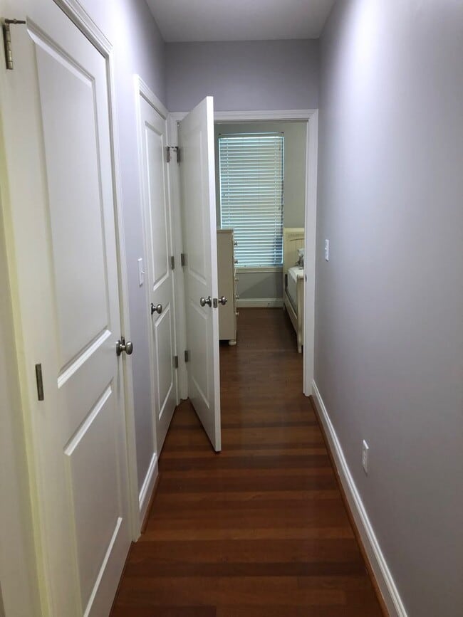 Building Photo - Luxury 2 Bedroom 2 Bath Near USC