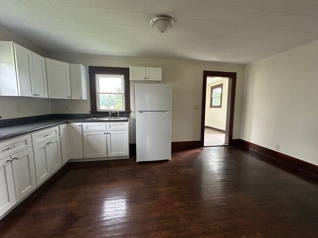 Building Photo - 563 Barkeyville Rd