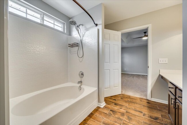 Building Photo - Fabulous 3 bedroom 2.5 bath townhome in Au...