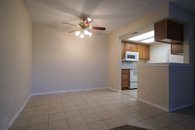 Building Photo - 844 Tenderfoot Hill Rd