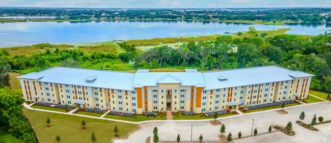 Building Photo - Saunders Lakefront Living