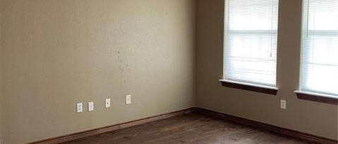 Building Photo - 10910 Shady Oaks Dr