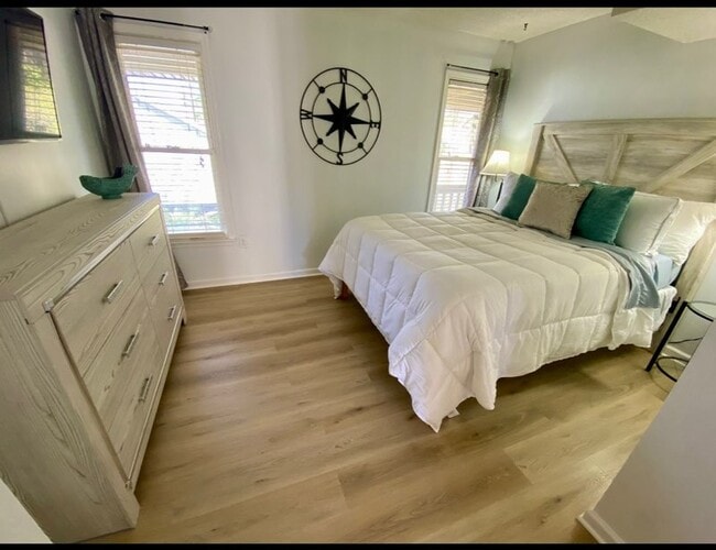 Building Photo - 212 11th Ave S