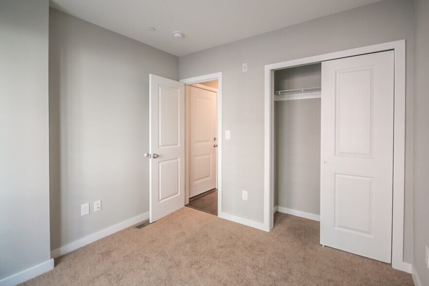 Building Photo - 1830 N Bouvier St