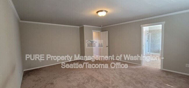 Building Photo - 6925 Honeylocust Ct NE