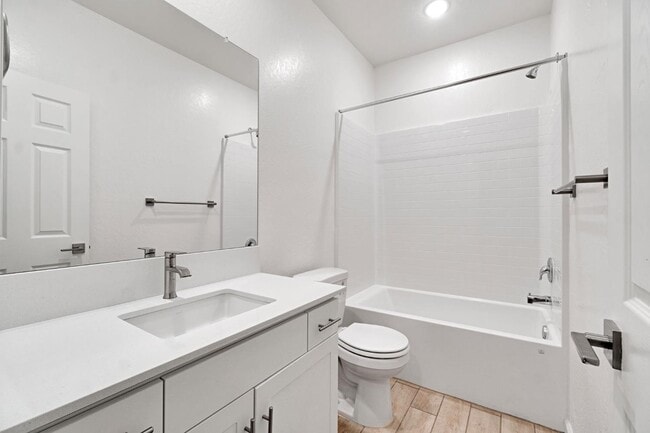 Building Photo - 141 Reunion Wy S