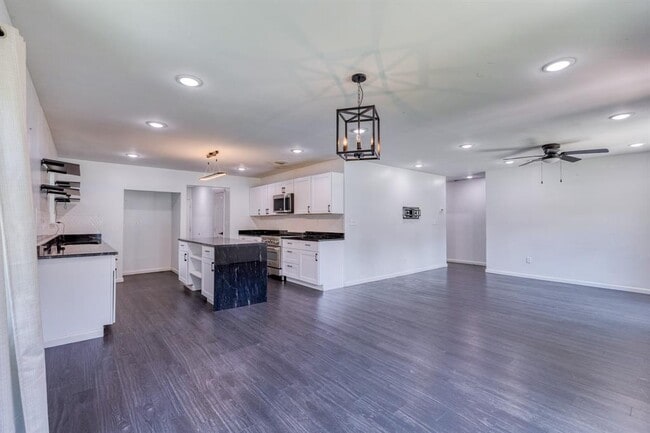 Building Photo - 6202 Carnation Terrace