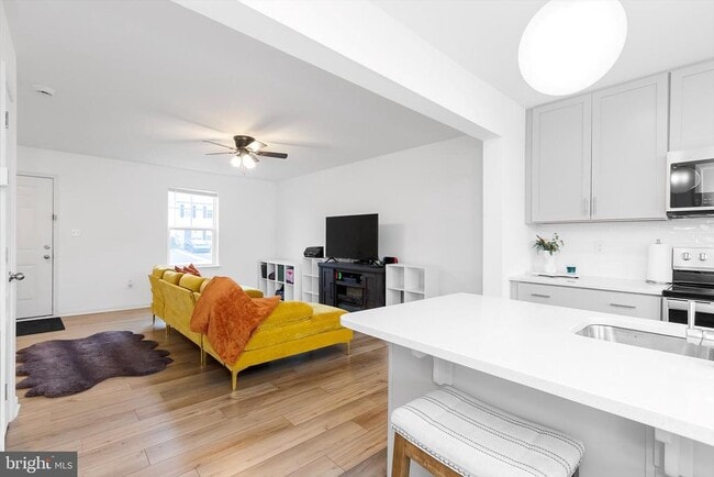 Building Photo - 18 Needle Ct