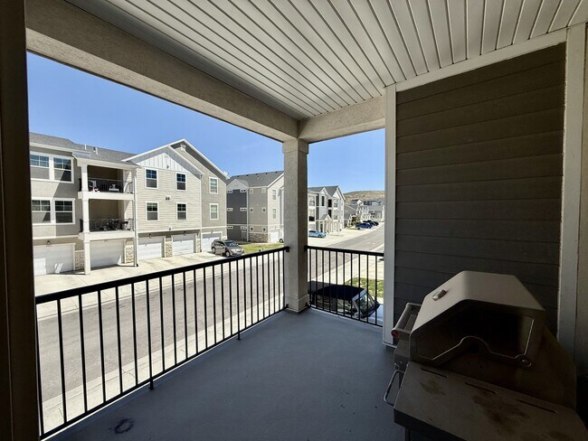 Building Photo - 1809 W Terra Vista Ln