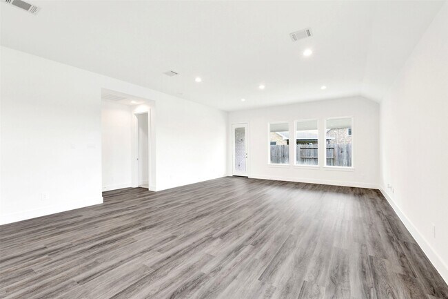 Building Photo - 153 Aurora Spgs Dr