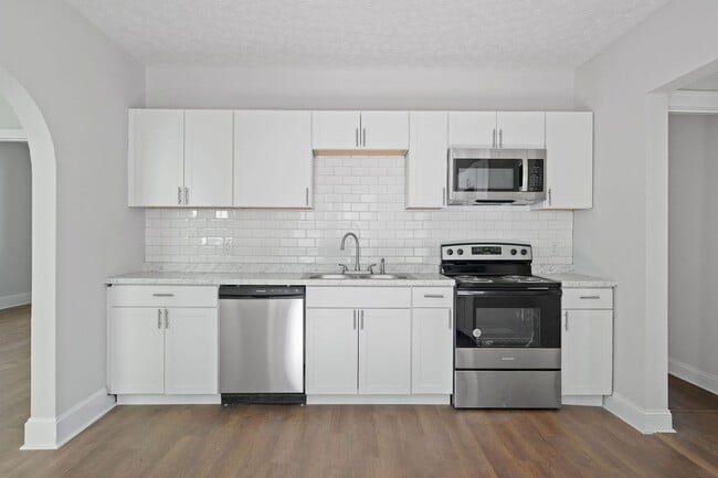 Building Photo - PRICE HILL - Stunning 4 bed 2 bath on quiet cul de sac street